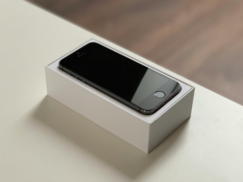 When Should You Get a New Phone? Wait Until It Dies or Upgrade Early?